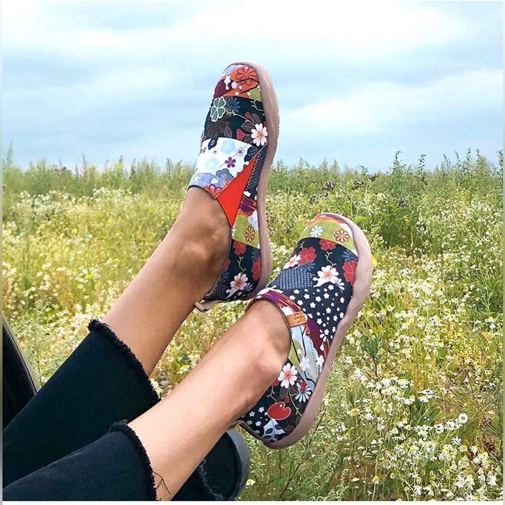 UIN Floral Art Sneaker Painted Canvas Slip-On Ladies Travel Shoes (Hana)